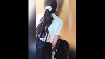 墨西哥学生在宿舍房间...