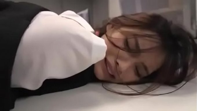 Maria Ozawa和她的同事是bdsm受训者,他们接受过特殊的性奴隶训练。