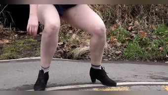 公共尿尿欧洲女孩的毛...