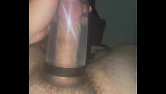 用阴茎泵自慰和手淫