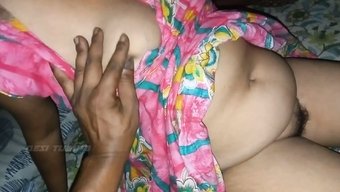 印度双性恋少女在业余...