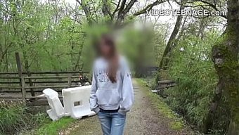 第一次为年轻女孩(1...
