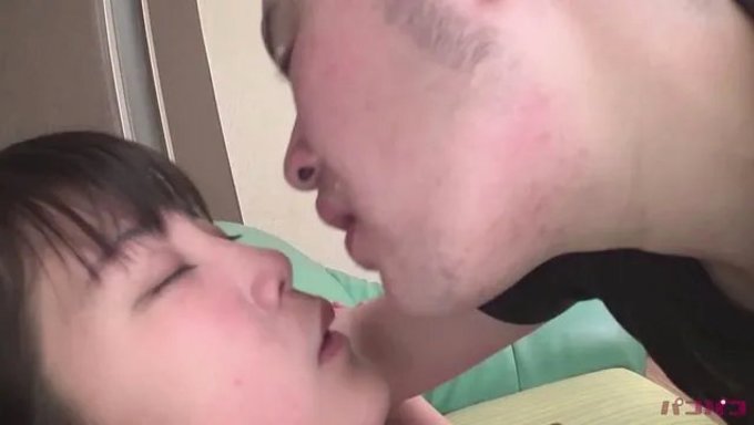 一部完整版的业余自拍视频,主角是个性欲爆棚的日本女人。