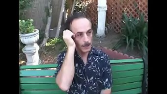 叔叔终于偷偷的和侄女做爱了