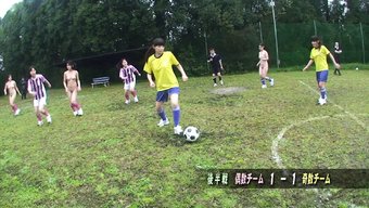 亚洲少女在粗暴的性爱...