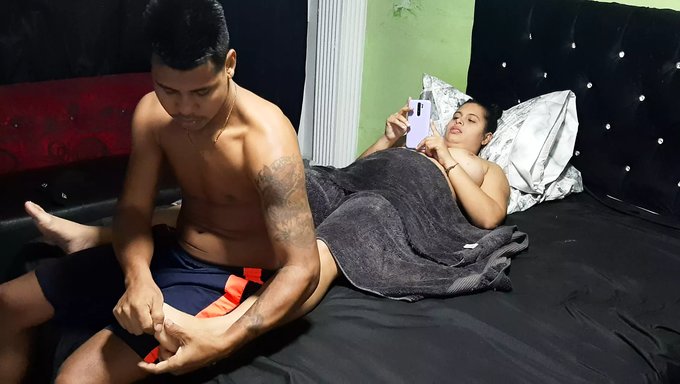 拉丁裔继妹在高清视频中享受阴部口交和接吻