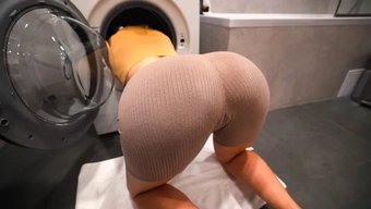 与大屁股妈妈的洗衣机性爱