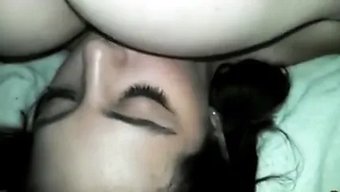 与淫荡女孩的自制性爱录像带