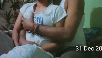 印度熟女从后面被操,...