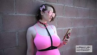 小巧漂亮的少女ann...