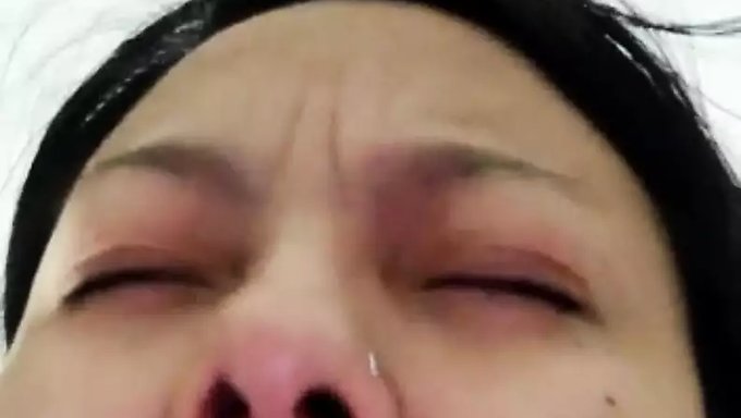 真正的少女在xhamster上被粗暴地操,大声呻吟并吞下精液