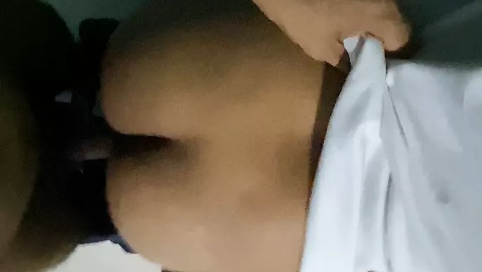 印度大学生在昌迪加尔旅馆从后面被肛交