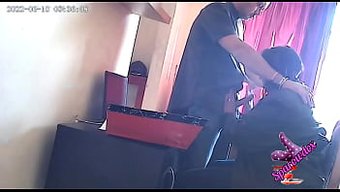 熟女秘书被隐藏的摄像...
