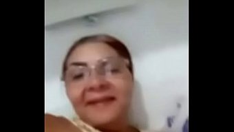 拥有大自然乳房和大屁...