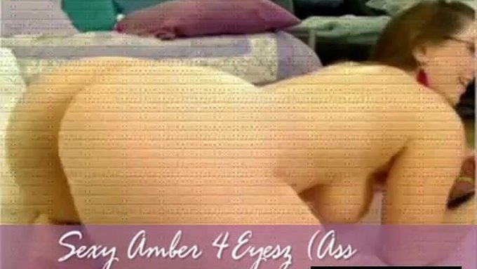 美丽的胖女人在网络摄像头上展示她们的裸体