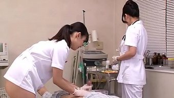 日本医院护士提供亲密护理