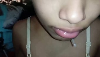 印度少女用男人的阴茎...