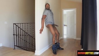 非洲宝贝发现男人的大鸡巴