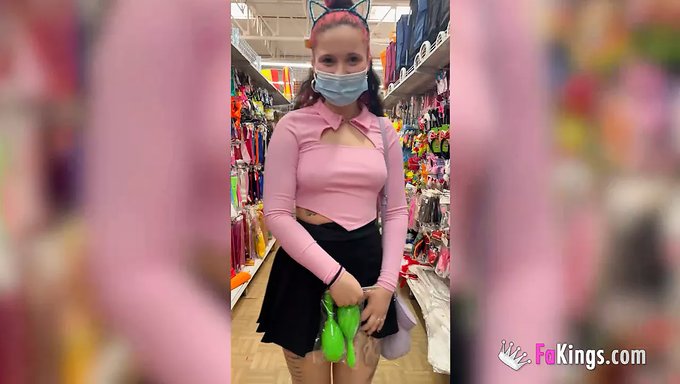 西班牙红发女郎在公共场合口交,然后被钻了