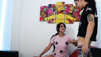 18岁的拉丁美女在自...