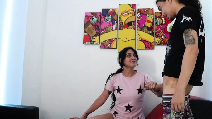 18岁的拉丁美女在自制视频中被诱惑和操
