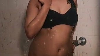 印度女孩的浴室视频