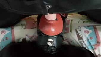 苏格兰荡妇在戴头套的...