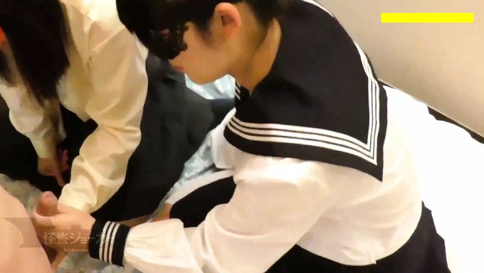 日本学生在宿舍房间里的自制视频