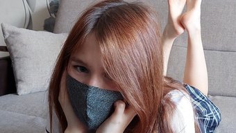 日本女学生口交并穿着...
