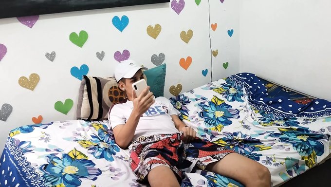 继兄拒绝操我并射在我脸上的自制视频