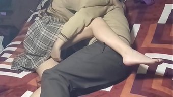 阿斯特丽德同意和同学...