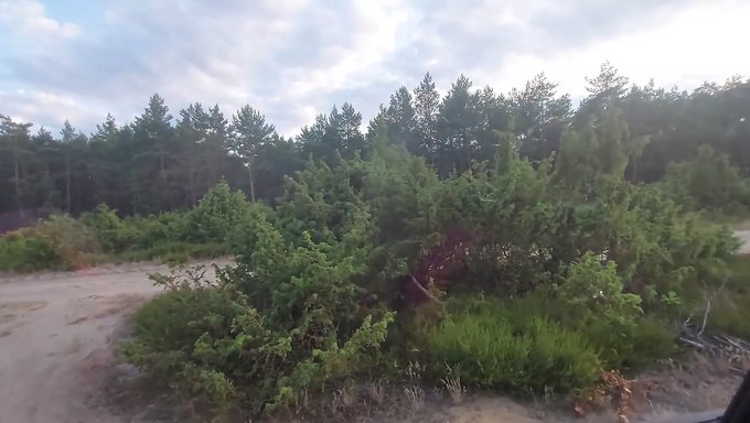 Adeli5100的公共停车手指高潮:捷克pov