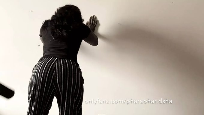 非洲妻子在自制视频中受到纪律处分