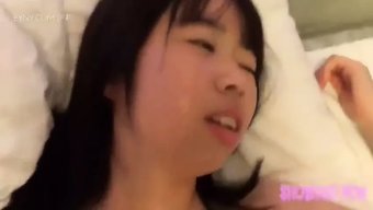 亚洲情侣的家庭热辣性爱视频