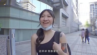 亚洲美女的大自然乳房...