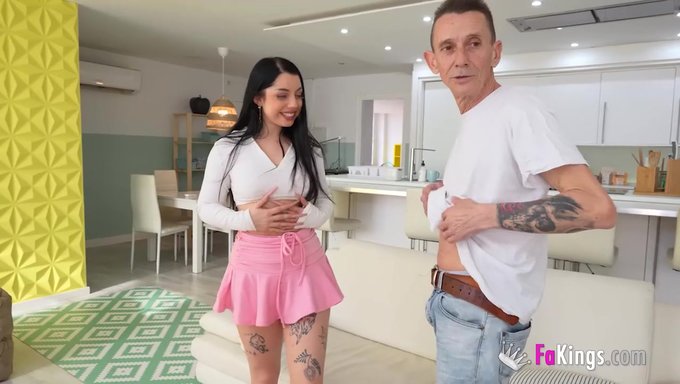 罗马·阿莫尔,这个永远的荡妇,骑着老头唐·豪尔赫。
