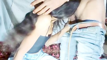 紧身阴道少女在生日那天被操