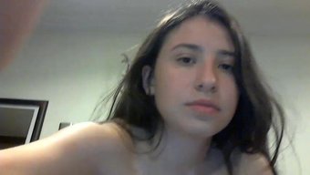 看一个性感的拉丁美女...