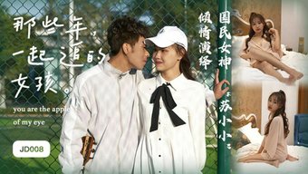 18岁的大学生和她的...