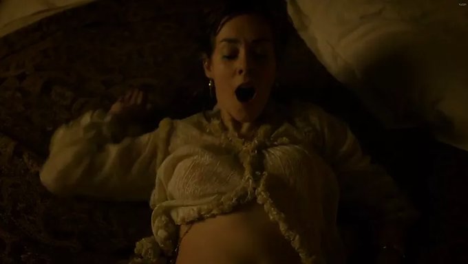 美国棕发美女jenna Malone在软核视频中