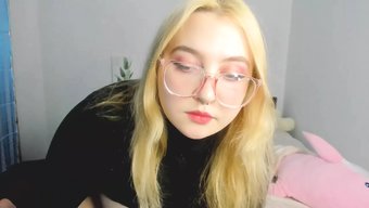 业余网络摄像头女孩在...