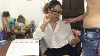 少女继妹在深喉后被精...