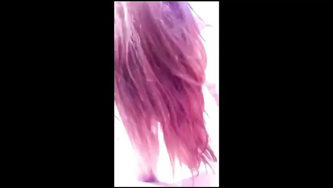 丰满的胖女人在后院热情做爱