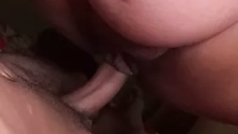 18岁的莫雷娜穿着内...