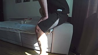 我出轨的老婆在我上班...