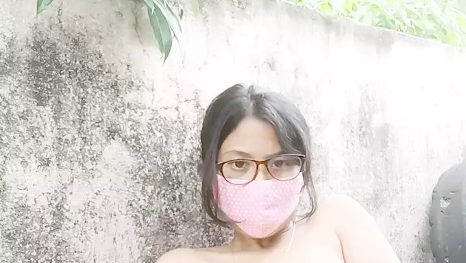 业余印度少女自慰并寻找大鸡巴