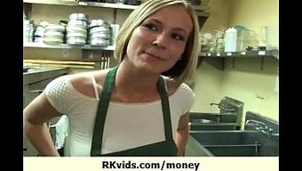 与性感妓女做爱的现金
