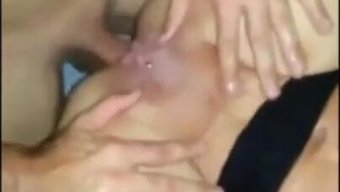 热辣的业余视频中的喷...