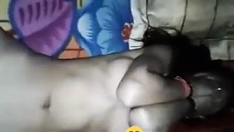 成熟的印度女人给年轻...