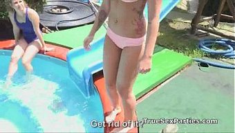 少女在后院群交